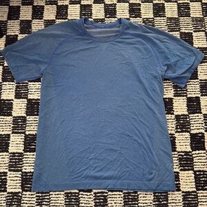 Lululemon Men’s Workout Shirt Size M